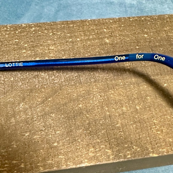 Brand New TOMS Blue “Lottie” Oversized Sunglasses - Picture 5 of 6